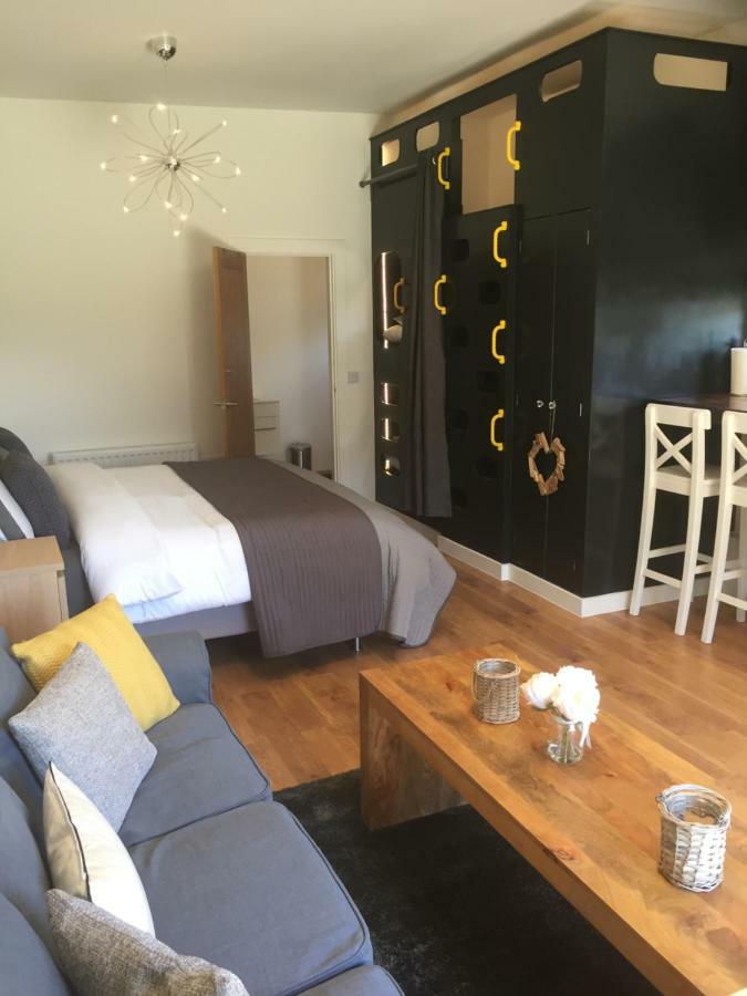 Willow Court Farm Studio South & Petting Farm, 8 Mins From Legoland & Windsor, 15 Mins From Lapland Uk Exteriör bild