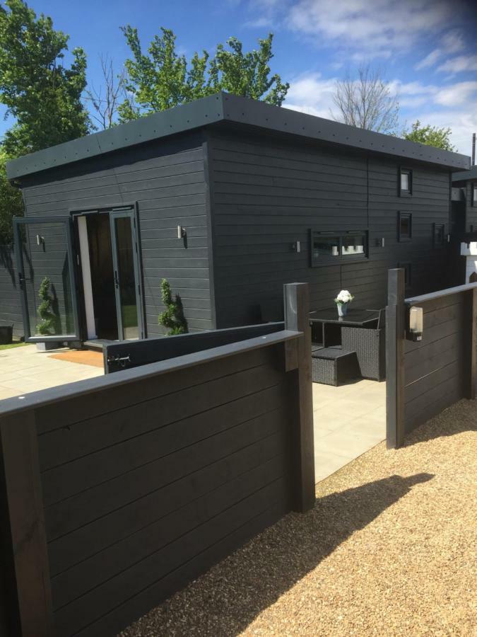 Willow Court Farm Studio South & Petting Farm, 8 Mins From Legoland & Windsor, 15 Mins From Lapland Uk Exteriör bild