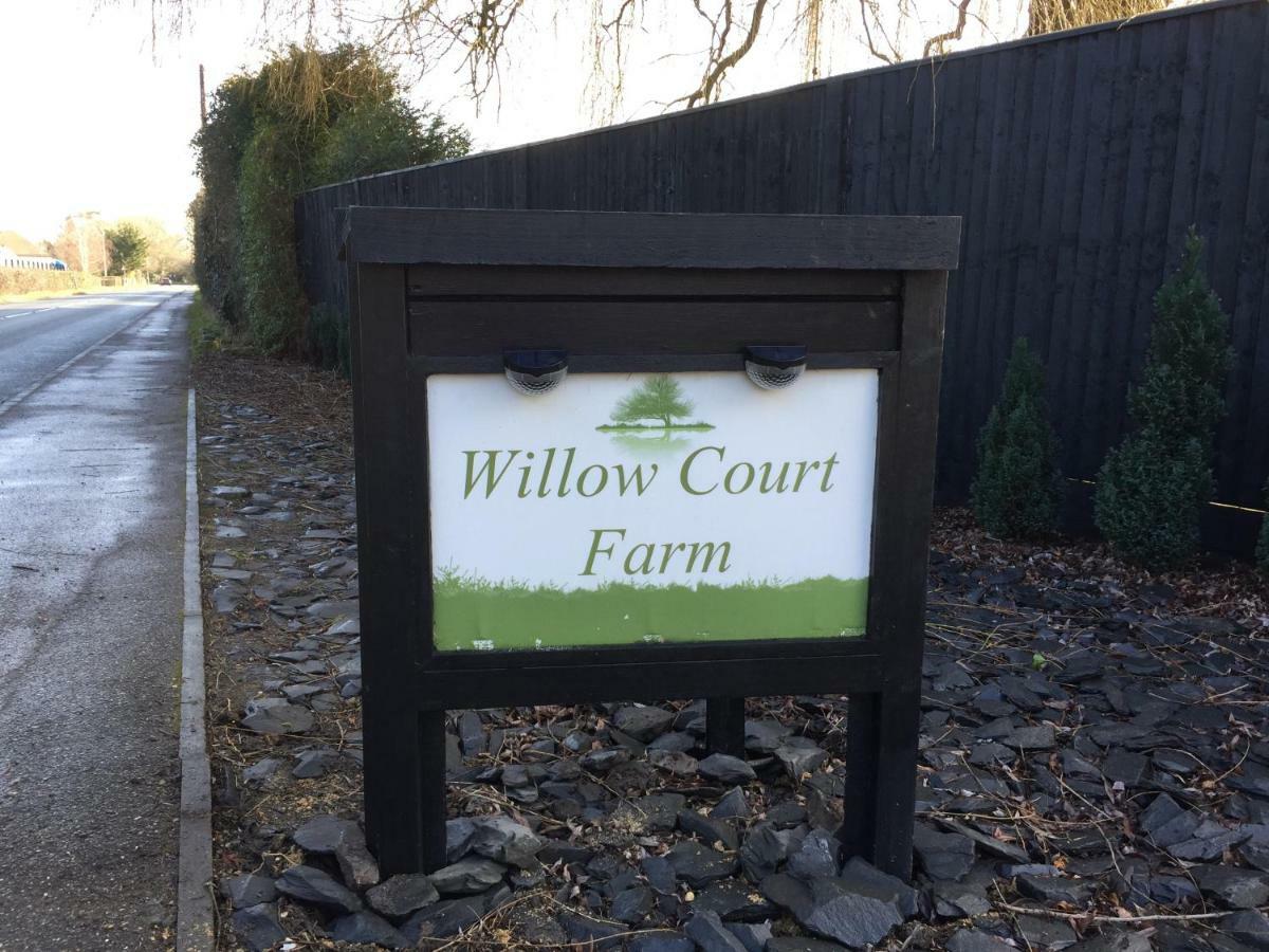 Willow Court Farm Studio South & Petting Farm, 8 Mins From Legoland & Windsor, 15 Mins From Lapland Uk Exteriör bild